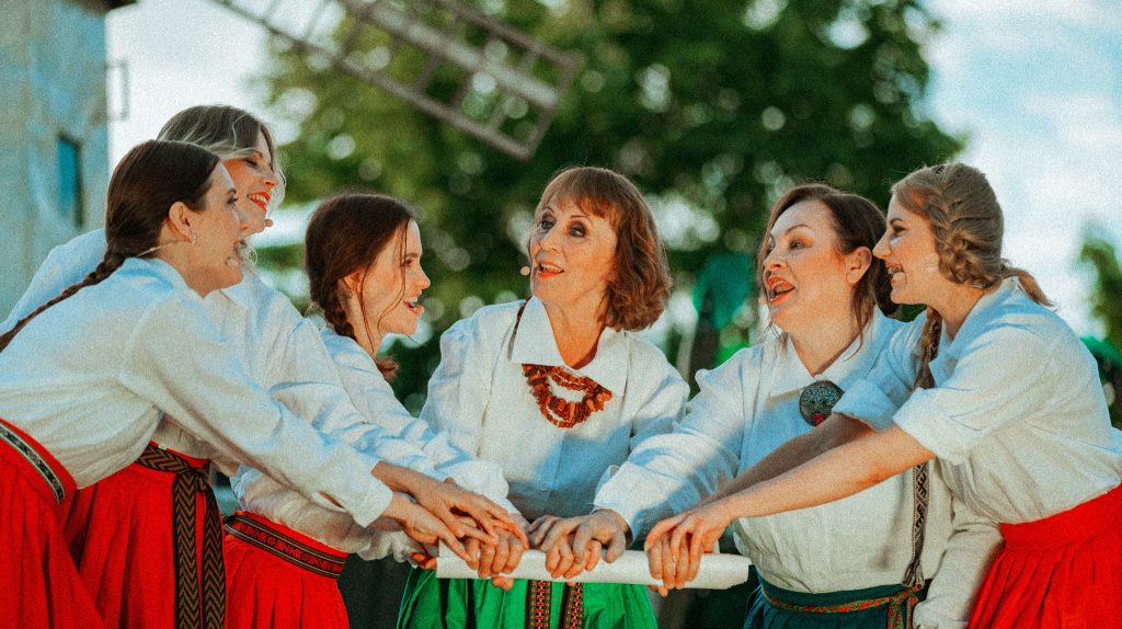 Akvelīna Līvmane, no Dailes teātra līdz zvaigžņu valodai